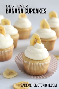 banana cupcakes with cream cheese frosting and bananas on top are the best ever