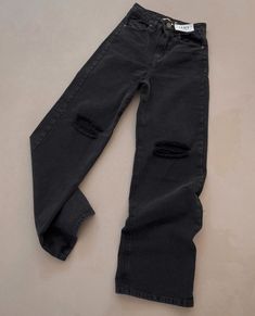 Baggy Jeans For Women, Capsule Wardrobe Women, Korean Fashion Outfits, Kpop Outfits, Cute Casual Outfits, Classy Outfits, Capsule Wardrobe, Pretty Outfits, Hogwarts