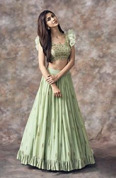 Mrunalini Rao, Indo Western Lehenga, Western Lehenga, Lehenga Pattern, Simple Lehenga, Lehnga Dress, Designer Bridal Lehenga, Gaun Fashion