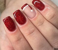 Sparkly Nails Short Square, New Christmas Nails, Nail Designs Very Short Nails, Nail Christmas Simple, Simple Dark Christmas Nails, Christmas Holiday Nails Ideas, Christmas Nails Acrylic Squoval, Nails For Cruise Vacations 2024