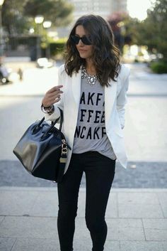 Outfit casual y oficina White Blazer Outfits, Business Casual Jeans, Style Désinvolte Chic, Blazer Outfit, Summer Work Outfits, Blazer Outfits, Street Style Outfit