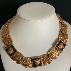 Vintage Gold Tone Maxico Mayan Gold Necklace. Vintage 60’s Excellent Vintage Condition. Maxico Signed. 22kt Gold Plated. Approx Necklace Length:17”Inches Approx Necklace Width:21mm #D Pre Columbian Jewelry, Mayan Jewelry, Maya Gold, Gold Necklace Vintage, Necklace Vintage, Jewelry Vintage, Necklace Length, Gold Black, Vintage Gold