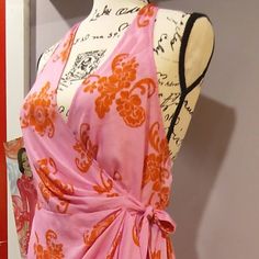 Anthropologie Orange And Hot Pink One Piece V- Neck Sleeveless Halter With Open Back Tie At The Neck With A Flirty Ruffle At The Hem Line Very Light Dress Fashion Nova Prom Dresses, Hot Pink One Piece, Orange And Hot Pink, Sequins Gown, Vintage Halter Dress, Long Halter Dress, Backless Bodycon Dresses, Tie Neck Dress, Pink One Piece