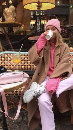 Vinter Mode Outfits, True Spring, Look Rose, Pink Scarf, Winter Trends, Coat Outfits, Mode Inspo, 가을 패션