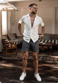 Mens Vegas Outfits, Vegas Mens Outfit Ideas, Vegas Outfit Ideas, Summer Vegas Outfit, Italian Fashion Summer, Ja I Ty, Vacation Outfits Men, Comfy Summer Outfits, Ibiza Outfits