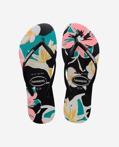 Las chanclas Havaianas Slim Floral Basic, con su estampado maxi florale y colores clásicos de Havaianas sacan lo mejor de dos mundos: chanclas con suela Slim y estampados coloridos. Este modelo de tiras finas y peso pluma es uno de nuestros modelos must have. - Fabricadas en Brasil. - Beneficios: Cómodas, sólidas, ligeras, antideslizantes, resistentes al calor y al agua.  - Características: Tiras con diseño en forma de greca, suela superior con motivo de granos de arroz y parte inferior con motivo de ladrillos. Altura: 1,5 cm. Havaianas Flip Flops, Pre Black Friday, Top Hits, Tropical Floral Print, Early Spring Outfits, Second World, Petite Outfits, Spring Outfits Casual, Fashion Essentials