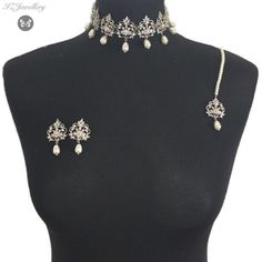 Elegant engagement bride Jewellery set. Set includes- Earrings  Necklace  Tikka Pakistani Jewellery, Indian Choker, Pakistani Bridal Jewelry, Bride Jewelry Set, Jewelry Pakistani, Pakistani Jewelry, Jewelry Pearl, Jewelry Tags, Jewelry Indian