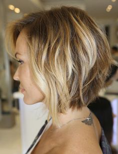 Box No. 216 Messy Bob Hairstyles, Shaggy Bob, Cute Short Haircuts, Medium Length Hair With Layers, Short Haircut, Short Hair Cuts For Women, Hair Today, Bob Cut