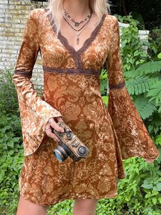 Modern Hippie Outfit, Flounce Sleeve Dress, Outfits 70s, Estilo Hippy, Mode Hippie, 70s Inspired Fashion, 70s Outfits, Earthy Outfits