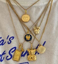 Pretty Stacks, Necklace Cartier, Iconic Outfits, Promise Necklace, Mixing Metals, Cartier Necklace, Paz Mental, Aesthetic Jewelry