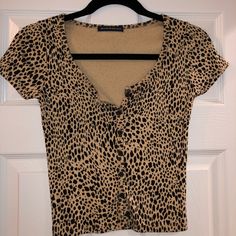 Cheetah Print Short Sleev Button Up Shirt - Never Worn Casual Fitted Top With Tiger Print, Leopard Print Button-up Top With Buttons, Leopard Print Button-up Top, Casual Leopard Print Tops For Day Out, Fall Leopard Print Tops With Buttons, Leopard Print Short Sleeve Top For Day Out, Casual Tiger Print Tops, Fitted Casual Leopard Print Tops, Fitted Leopard Print Blouse With Short Sleeves