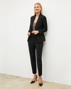 Colby Pant - OrigamiTech :: Black – M.M.LaFleur Stretch Tapered Leg Sweatpants For Workwear, Travel Blazer, Travel Pant, Hourglass Silhouette, Travel Pants, Tailored Blazer, Fashion Joggers, Colby, That Look