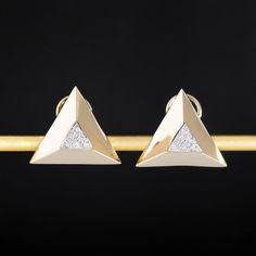 These gold and diamond pyramid earrings are chunky, chic, and perfect for those who tend to reach for a more bold earring choice! We love the crisp angles on these guys, with the sweetest touch of sparkle coming from their white gold centers. They easily elegant any outfit, and can go from day to night just like that! Lightweight on the lobes, and comfortable for long wear. 14kt two-tone gold Measures 24.8mm x 7.97mm Diamonds are estimated to be G/H colors & VS/SI1 clarities, GIA Standards.Pleas Pyramid Earrings, Modern Mens Rings, Art Jewelry Earrings, All Band, Bold Earrings, Antique Watches, Antique Engagement, Vintage Band, Men's Rings