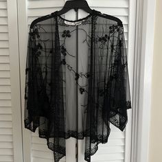 Nwot Xxl Scala Made In India Cover Ip Your Shoulders For An Evening Out & Add Some Detail To Your Dress Beautiful! Moody Style, Dark Clothes, Evening Shawls, Wishlist 2024, Black Shawl, Earthy Outfits, Black Layers, Lace Shawl, Character Inspo