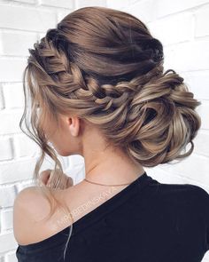 Antique Wedding Hairstyles, Cute Maid Of Honor Hairstyles, Wedding Updo With Braid And Curls, Homecoming Hairstyles Low Bun, Prom Hairstyles Halter Dress, Jewelry For Special Occasions, Prom Hairstyles Updos Buns, Maid Of Honor Hairstyles Half Up Half Down, Boho Hair Brunette