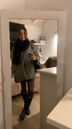 Hunter Boots Outfit Winter, Rainy Fall Outfit, Rainy Outfit, Rainboots Outfit, Hunter Boots Outfit, Outfit Botas, Fall Boots Outfit, Hunter Outfit, Blazer Outfits For Women