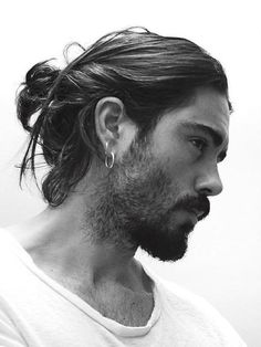 Sometimes you just need to stay away from the hair products and give your hair natural break from all the artificial ingredients. Here are 7 sexy styles that do not require such maintenance! Types Of Buns, Man Bun Hairstyles, Hairstyles Inspiration, Beard Styles Short, Mythical Beasts, Men's Long Hairstyles, Heat Styling, Men Type