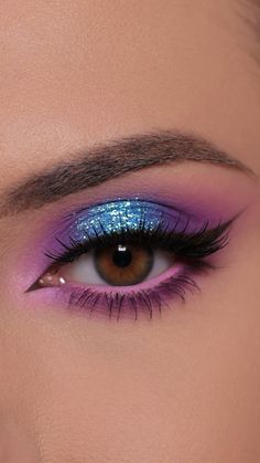 Ksenia ❤ Makeup Tutorials su Instagram: "Purple Glam Eye Makeup Tutorial 💜 @my_7days Eyepencil Neon 402 Let it rock @makeuprevolution Ultimate Pigment Base @beautybaycom Bright…" Rosa Make-up, Make Up Designs, Drag Make-up, Purple Eye Makeup, Eye Makeup Pictures, Purple Makeup, Smink Inspiration, Makijaż Smokey Eye