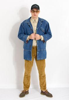 "Vintage 80s oversized denim jacket in blue - lined - padded shoulders - made of heavyweight denim - 3 outer pockets - made in Canada - materials: cotton SIZE size from label: no label best fits men: M MEASUREMENTS chest: 49 inches (124 cm) hips: 45,5 inches (116 cm) length: 34 inches (86 cm) sleeve length from armpit: 18,5 inches (47 cm) The model is 6'1\" (186 cm), measures 41-35-39 (104-88-100 cm) CONDITION (1-10) - 9 - The jacket in great vintage condition This garment has been laundered and Retro Washed Denim Blue Outerwear, Retro Denim Winter Outerwear, Retro Dark Wash Relaxed Fit Outerwear, Retro Relaxed Fit Denim Blue Outerwear, Retro Relaxed Fit Medium Wash Outerwear, Retro Medium Wash Relaxed Fit Outerwear, Vintage Denim Blue Outerwear For Streetwear, Winter Utility Jacket With Patch Pockets In Medium Wash, Oversized Vintage Denim Blue Outerwear