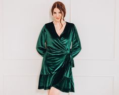 Step into elegance with our emerald green velvet dress! Perfect for weddings and cocktail parties, this long-sleeved dress is an ideal choice for bridesmaids or wedding guests. Elevate your occasion wear with this luxurious velvet dress, designed to make a statement. Whether you're attending a special event or a cocktail party, our women's occasion dress ensures you stand out in style. ☀️WE'RE GRATEFUL YOU'VE CHOSEN US!  We offer: ● Fast Shipping ● High Quality Products ● A Great Customer Servic Green Evening Dress For Christmas, Green Christmas Evening Dress, Fitted Green Mini Dress For Christmas, Green Fitted Mini Dress For Christmas, Elegant Green Holiday Dress For Wedding, Green Long Sleeve Mini Dress For Wedding, Green Formal Holiday Mini Dress, Green Holiday Mini Dress For Formal Occasions, Elegant Green Dress For Holiday Party