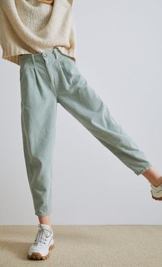 New in for women | Autumn fashion 2019 | Stradivarius Green Pants Outfit, Stile Casual Chic, Strawberry Girl, 가을 패션, Casual Style Outfits, Mode Inspiration, Looks Vintage, Sewing Inspiration