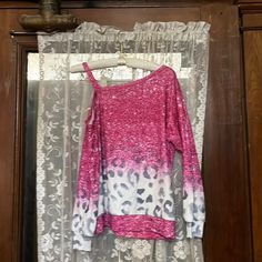 Pink And White Leopard Print Long Sleeve 80s Theme / Glittery Shoulder Off The Top Leopard Y2k, Trashy Y2k Aesthetic, Mcbling Fashion, Shoulder Off, Mlp Oc, Leopard Outfits, 80s Theme, White Leopard Print, Album Art Design