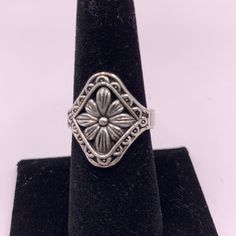 Classic Flower Style Tibet Silver Vintage Band Ring Jewelry Item One Ring Size 8 100% Brand New And High Quality Style: Fashion Rings Material:Super Alloy & Silver Plated,Lead And Nickle Free Size: The Diameter Is About 1.8cm(0.7"),The Surface Is About 2.5x1.5cm(0.98"X0.59"). Color:As Shown Metal Flower Ring Gift, Elegant Flower Shaped Metal Rings, Elegant Nickel-free Flower Ring, Classic Adjustable Flower Ring, Nickel Free Silver Flower Ring, Stamped 925 Flower Jewelry, Classic Adjustable Flower Jewelry, Adjustable Flower Shaped Metal Ring, Adjustable Metal Flower Ring