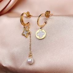 Pieces inspired by fashion that will make you look incredible, shine and let Leri'a Fine Jewelry do the magic. Five Leaf Clover, Earring Charm, Zircon Bracelet, Clover Bracelet, Clover Pendant, Pendants Necklaces, Clover Charm, Crystal Bangle, Clover Earrings