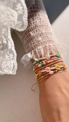 Diy Bead Bracelets, Pulseras Kandi, Beads Inspiration, Beaded Daisy, Bracelet Inspiration, Beading Inspiration, Customizable Jewelry, Beaded Necklace Diy, Beaded Bracelets Diy