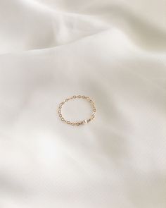 Minimalist Pearl Ring | Thin Chain Ring in Gold Filled or Sterling Silver | IB Jewelry Expensive Wishlist, Cute Promise Rings, Chain Ring Gold, Tiny Jewelry, Finger Bracelets, Dainty Gold Rings, Couple Wedding Rings, Tiny Rings, Rainbow Jewelry