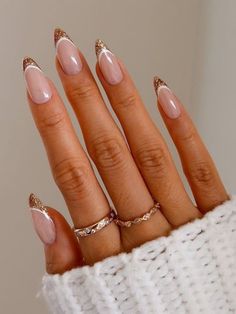 Christmas Acrylic Nails, Pink And White Nails, White Nails With Gold, Gold Acrylic Nails, Treat Myself, Nail Looks, French Acrylic Nails