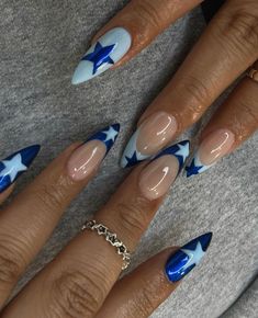 blue star acrylic nails Blue Chrome Nails, Unghie Sfumate, Kutek Disney, Nagel Tips, Smink Inspiration, Summery Nails, Colorful Nails, Blue Nail Designs, Easy Nails