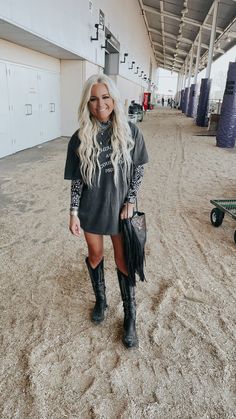 Yallternative Winter Outfits, Casual Cowgirl Outfits Summer, Western Nfr Outfits, Cowgirl Style Outfits Plus Size, Grunge Western Outfits, Country Alternative Fashion, Western Grunge Aesthetic Outfits, Punchy Western Outfits Summer