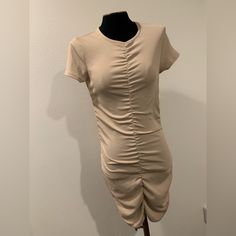 H&M - Dress - Nwt. Perfect Condition - Size M - Retail $17.99 Ruching Up The Middle, Fitted Body Con Style H&m Fitted Casual Dress, Casual Fitted H&m Dresses, H&m Stretch Dresses For Summer, Casual Fitted Dress By H&m, Casual Stretch Dresses From H&m, Stretch Summer Dresses By H&m, Casual Fitted Mini Dress By H&m, Fitted H&m Mini Dress, H&m Short Sleeve Dress For Night Out