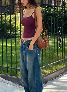 ꨄ Tank Top Baggy Jeans, Burgundy Tank Top, Trendy Outfit Ideas, Outfit Inspo Casual, Tank Top Outfits, Fall Outfit Ideas, Outfit Look, Trendy Fall