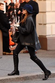 blk n blu Elizabeth Olsen Style, Stuart Weitzman 5050, Olivia Palermo, Style Crush, Elizabeth Olsen