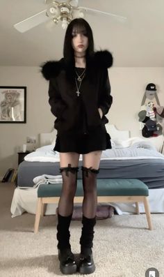 @spikedkitty on tiktok Winter Emo Outfits, Cute Alternative Outfits, Emo Winter Outfits, Goth Outfits Winter, Winter Goth Outfits, Soft Goth Outfits, Black Skirt Outfit Winter, Contrast Outfit, Black Skirt Outfits