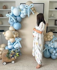 Blue Balloon Arch Backdrop, Classic Blue Baby Shower Decor, Boy Baby Shower Backdrop Ideas, Baby Boy Balloon Arch, Simple Baby Boy Shower Ideas, Blue Floral Baby Shower Ideas, Oh Boy Baby Shower Ideas, Balloon Baby Shower Decorations, Preppy Baby Boy