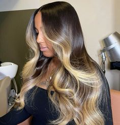 Balayage Hair Blonde And Brown, Cool Blonde Black Women, Black Blonde Ombre Hair, Best Hair Color For Black Women, Ombre Blonde Hair Black Women, Blonde Hair With Dark Roots Black Women, Blonde Sewin, Balayage On Black Women, Balayage Black Women