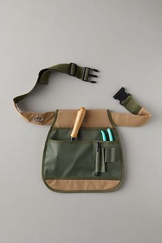 a green and tan pouch with two pens in it