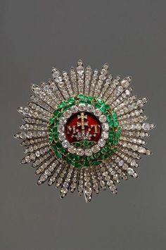 Handmade item Recycling: No Brooch Length: 3.50 Inches Gemstone: Rose Cut diamond & Emerald Brooch weight: 45.700 Grams Enamel:Red & Green Diamond weight: 21.40 carats Diamond colure: Light Tinted Brown Diamond shape: Round Emerald weight: 0.30 carats Material: Silver Sterling silver Purity: 925 Brooch Finished: Antique & Gold Planer Organisation, Emerald Brooch, Kunsthistorisches Museum Wien, Star Of, Military Decorations, St Stephen, Royal Crowns, Historical Jewellery, Antique Brooches