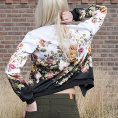 3D Printed Flower Short Basic Bomber Blouse Jacket - Uniqistic.com Casual Date Night Outfit, Awesome Blouse, Flower Shorts, Trendy Flowers, Types Of Jackets, Basic Jackets, Print Models, Women Sleeve, Plaid Jacket