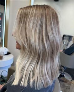 Blonde Inspo Hair Short, Scandi Blonde Hair, Dirty Blonde Bob, Lived In Blonde Balayage, Creamy Blonde Hair, Dark Blonde Bobs, Blonde Hair Tips, Soft Blonde Hair, Winter Blonde Hair