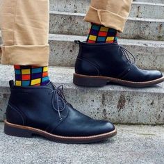 Socks Outfit Men, Mens Colorful Socks, Office Shoes Men, Mens Party Wear, Beige Hose, Mens Socks Fashion, Herren Style, Navy Boots, Socks Funny