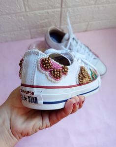 Shoes All Star, Embroidery Sneakers, Shoe Refashion, Embroidered Sneakers, Chinese Shoes, Shoe Makeover, All Star Converse, Denim Crafts Diy, Custom Painted Shoes