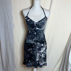 Item: Express Dress Condition: Nwot Details: This Dress Is Light And Flowy, Perfect For One Of Those Hot Summer Days. Ties At The Neck, With Elastic Band At The Top Making It Be A Nice Supportive Top. This Dress Has A Few Different Colors Of Blue, Grey, White, &Black. Size: Xs Brand: Express Fitted A-line Halter Sundress, Fitted Sundress Halter Mini Dress, Fitted Knee-length Halter Sundress, Fitted Floral Print Halter Mini Dress, Fitted Floral Print Halter Dress, Fitted Halter Neck Dress For Casual Wear, Fitted Halter Neck Dress For Dress Down Occasions, Fitted Sundress Halter Dress Midi Length, Fitted Midi Length Halter Sundress