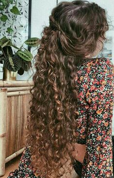 Natural Curl Hairstyle, Long Curly Hair Ideas, Curl Hairstyle, Long Curly Hairstyles, Curly Hair Ideas, Trendy Hairstyle, روتين العناية بالبشرة