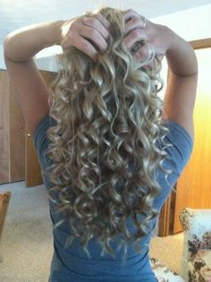 ดูแลัวน่ารัก (♥ω♥*)(♥ω♥*) Loose Spiral Perm, Body Wave Perm, Spiral Perm, Short Permed Hair, Spiral Curls, Curling Wand, Permed Hairstyles