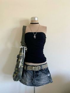 Style Inspo Grunge, Mini Skirt Outfit Y2k Grunge, Grunge Fits Summer, 2000 Skirt Outfits, Instagram Grunge Aesthetic Clothes, Y2k Fashion Brands, Outfits On Mannequins, The Marias Concert Outfit, Summer 2000 Outfits