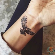 This small but powerful eagle tattoo on the wrist is perfect for those looking for a discreet yet impactful design. Ideal for both men and women, this tattoo symbolizes freedom and strength. Check out inktat2.com for more eagle tattoos. Eagle Tattoo Arm Men, Mini Cool Tattoos, Eagle Tattoo On Wrist, Eagle Hand Tattoo Men, Eagle Tattoo Wrist, Men For Arm Tattoos, Eagle Small Tattoo, Tattoo Of Freedom, Small Ankle Tattoo Men